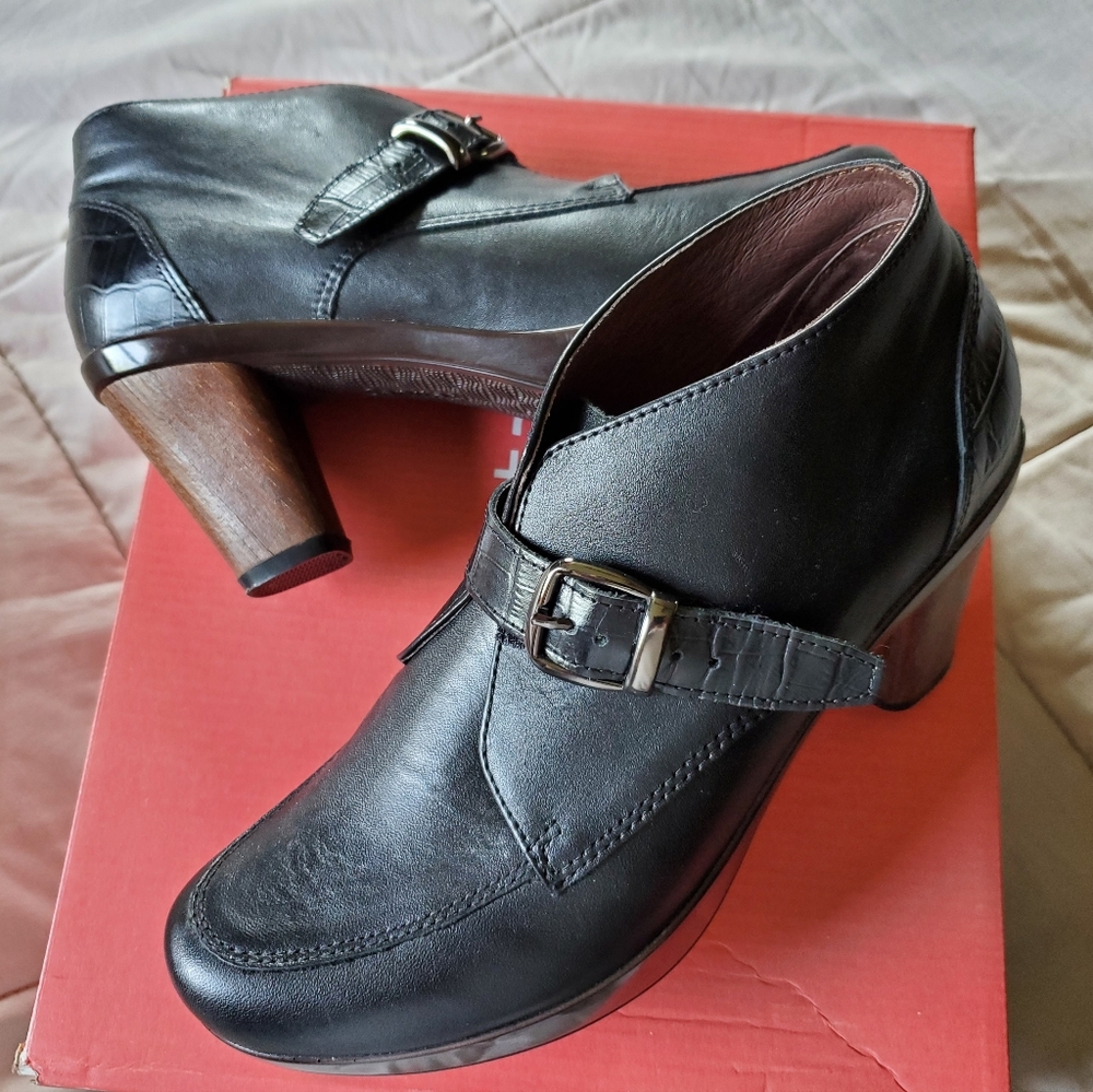 Sanita Bliss-Beverley Black Leather Clog Heel
